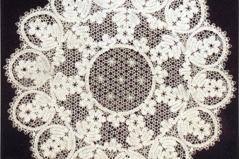 Салфетка «Цветы». 1959. Лен, сцепное плетение. ВГИАХМЗ